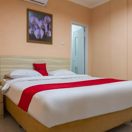 Reddoorz Near Istana Plaza 2